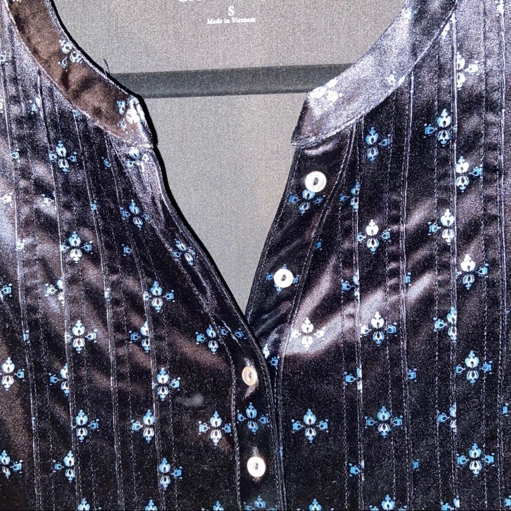 Croft & Barrow Pleated Velvet-like Top | Small - Picture 4 of 6